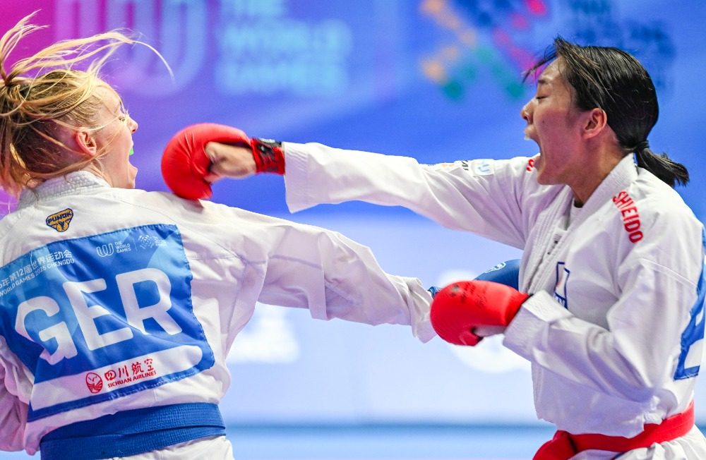 运动会空手, 当一方抬脚