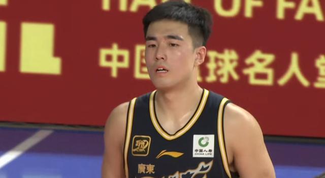 与同期的胡, 广东队的建, 广东队的年