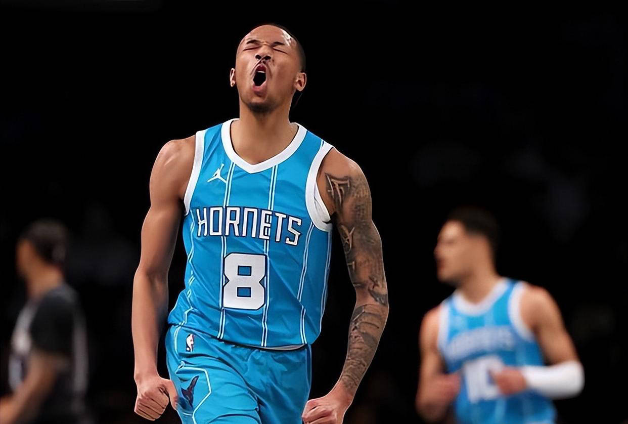 后场球员尼, 后场球员