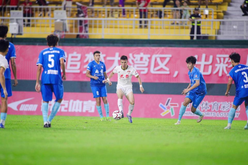 inews, 击败越秀悦, 弘阵列